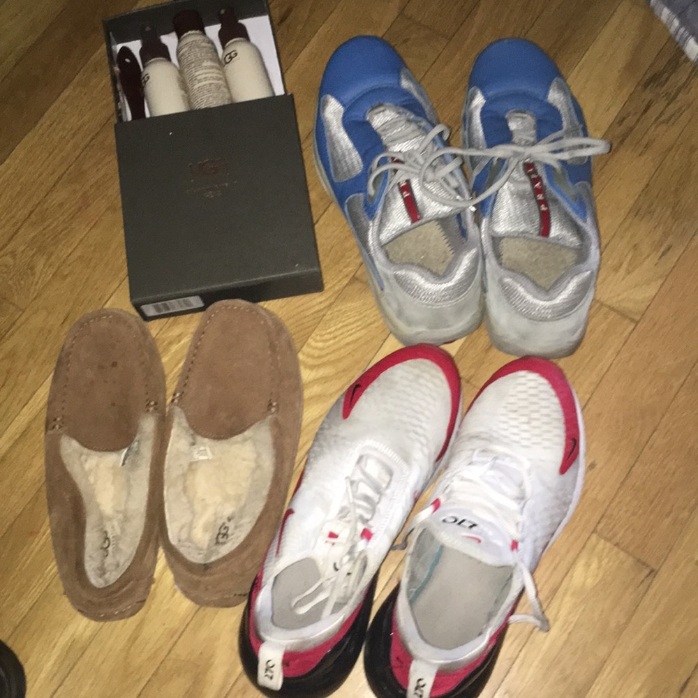 Sneakers